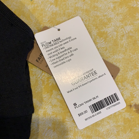 Workout/athletic top - Picture 2 of 4